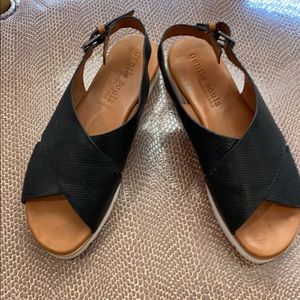 Gentle Soul (Kenneth Cole) Black Sandal